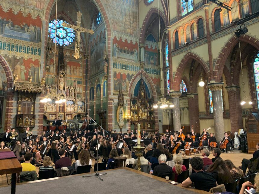 CREA-orchestra: Stalin’s defeat in the Dominicuskerk